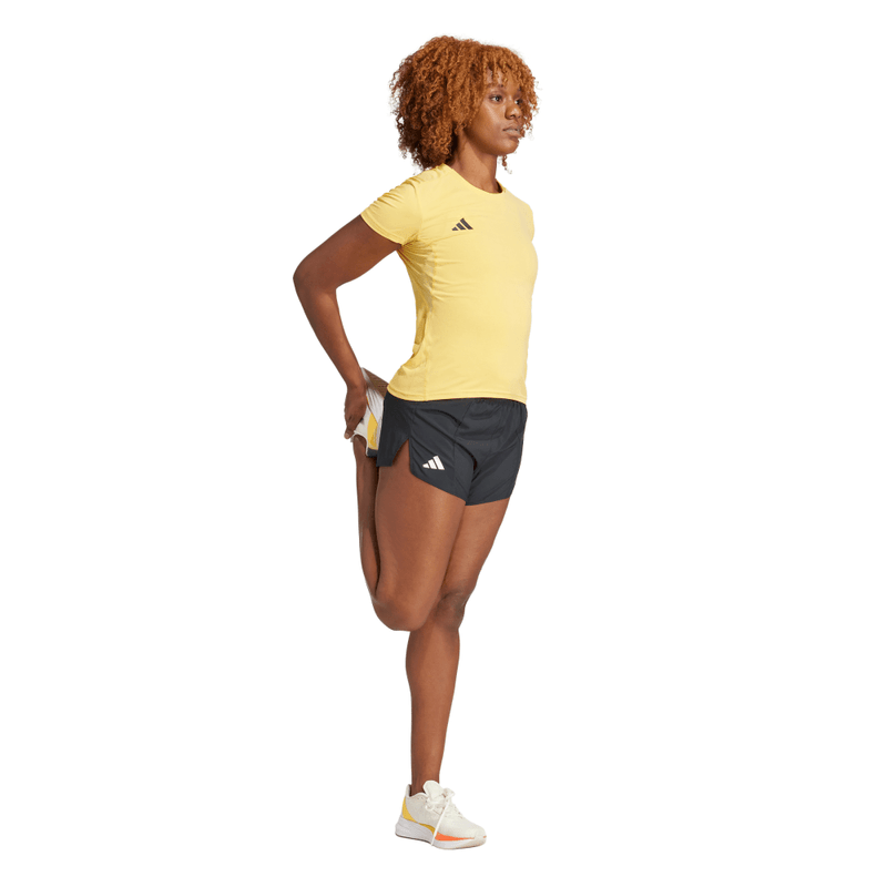 IN8707_5_APPAREL_On-Model_Walking-View_white.png