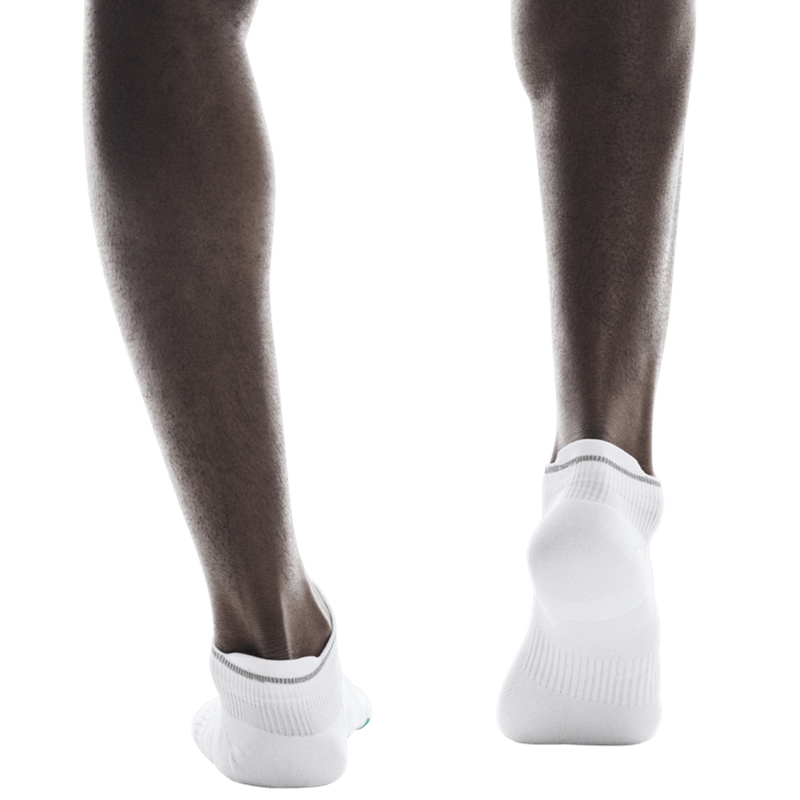 Create-Small-PNG-2-UF10440924-elite-run-sock-low-ss25-white-ivory-u-4x5-tr-g3.png