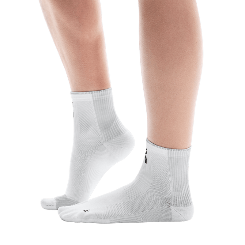Create-Small-PNG-2-UF10050813-performance-run-sock-mid-ss25-white-glacier-u-4x5-tr-g2.png