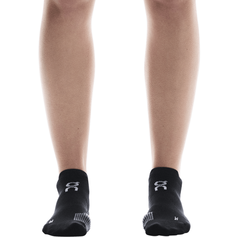 Create-Small-PNG-2-UF10060106-performance-run-sock-low-ss25-black-eclipse-u-4x5-tr-g1.png